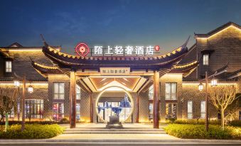 Moshang Light Luxury Hotel (Yushu Sanhuanggong Branch)