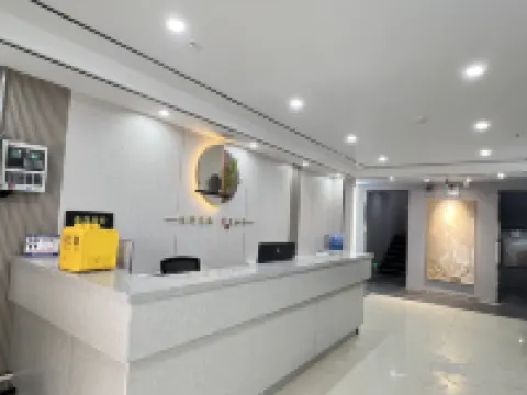 Yunbai Hotel Hotels in Luntai