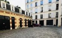 Paris Monceau by Edelsam