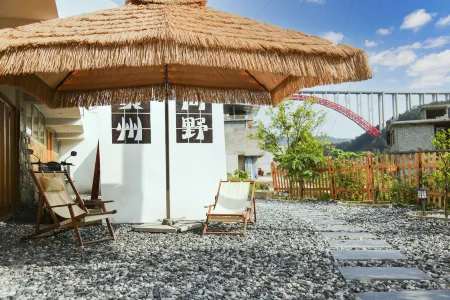 Xiangye and residential B&B (Luodian Xiaojing store) Отели в г. Лодян