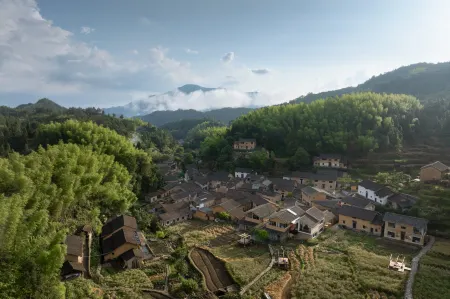 Vretreats· Star Lodge Takada  Boutique Hotel Отели рядом с достопримечательностью «Qianjiangyuan National Forest Park»