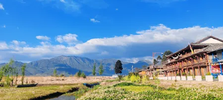 Luguhu Night Marriage Xiaozhu Отели рядом с достопримечательностью «Sichuanlugu Lake Scenic Area»