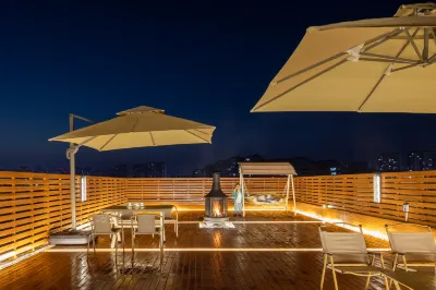 Flowery Cat Youth Hostel Hotels near Fuyun Pavilion