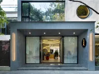 Lakeview Elegant Lodge Hotels near Xiufeng