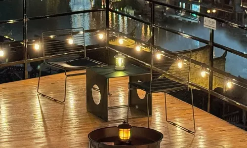 Jiuye Banshan B&B (Phoenix Ancient Town Store)