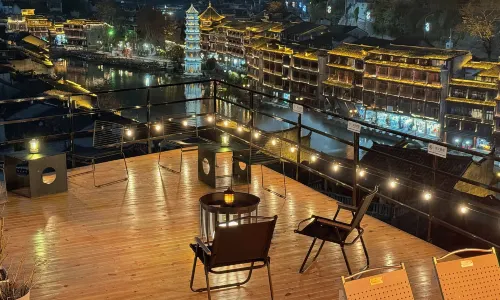 Jiuye Banshan B&B (Phoenix Ancient Town Store)