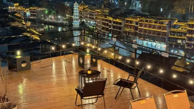 Jiuye Banshan B&B (Phoenix Ancient Town Store)