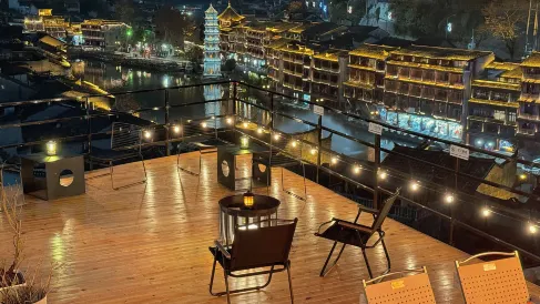 Jiuye Banshan B&B (Phoenix Ancient Town Store)