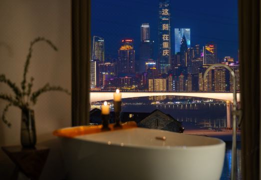 渝见·吉+｜江景酒店（北滨路鎏嘉码头店）外景图