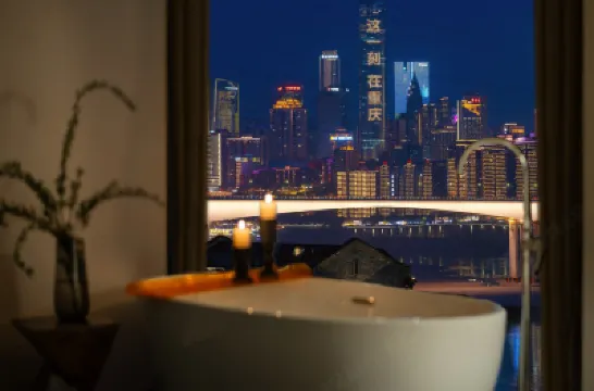 渝見·吉+｜江景酒店（北濱路鎏嘉碼頭店） 鄰近度·世界精釀啤酒博物館（重慶店）的酒店