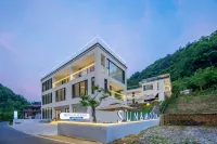 Sun & Moon Mountain B&B (Anhui South Sichuan Tibetan Line Store)