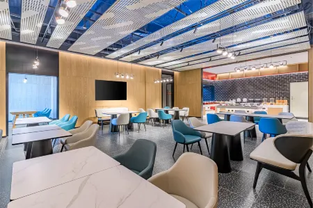 Ibis Hotel Horgos National Gate Scenic Area Branch Отели рядом с достопримечательностью «Khorgas National Gate Scenic Area»