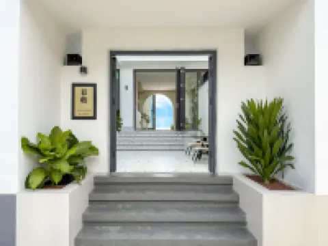 Dali Muqing · MOON&SUN Sunset Cliff Sea View Hotel Hotels in Shuanglang Scenic Area