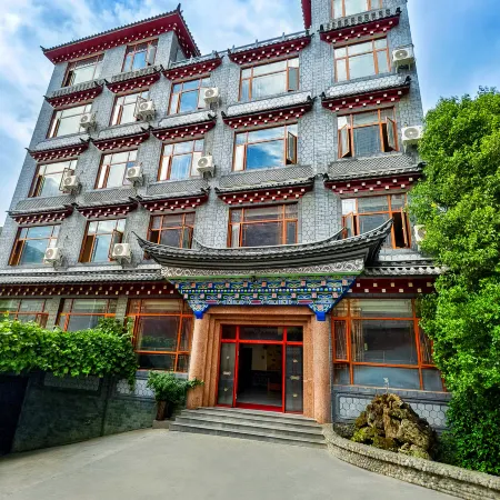 Batang Yangke Xingfu Inn