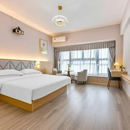 YiHe Movie Homestay (Gongyi Zhengshang Haobusika)