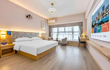 YiHe Movie Hotel (Gongyi Zhengshang Haobushika) Отели рядом с достопримечательностью «Kang Bai Wan Zhuang Yuan»