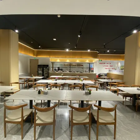 Dingxiang Yueju Hotel (Harbin Railway Station Zhong Yang Street)