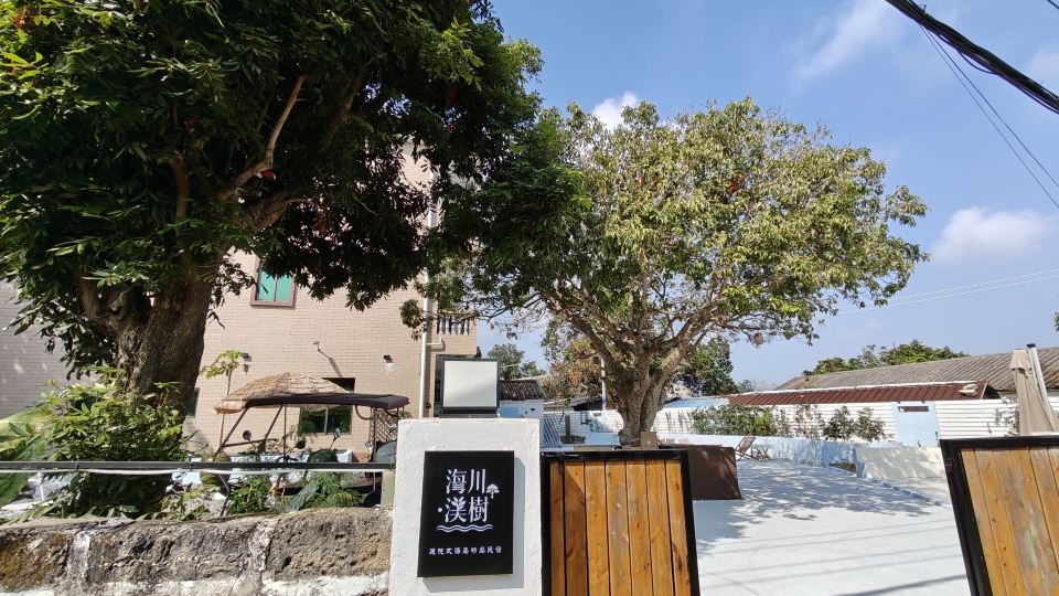 Weizhou Island HaiChuanMeiShu Courtyard