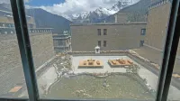 Yading Zhaxi Kongshu Tibetan Culture Theme Hotel Hotels in 