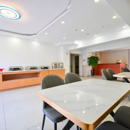 Altay Fuyun Xinlü Songguo Hotel