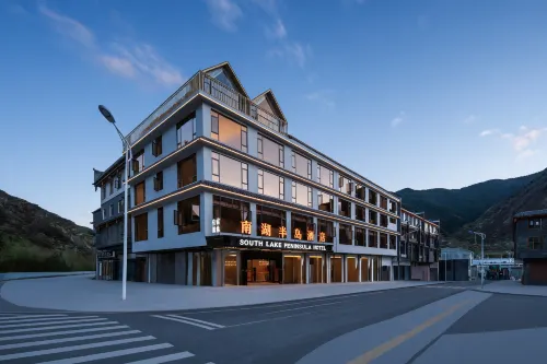 Nanhu Peninsula Hotel (Songpan Station)