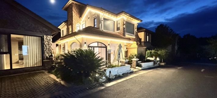 Yunshen · Buzhichu · Private Hot Spring · Villa (Floral Water Bay) Hotels in Dayi County