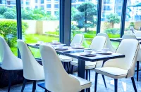 H Hotels (Xingyi Jichang Avenue)