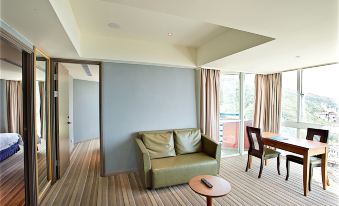 CT GREEN BAY HOT-SPRING HOTEL