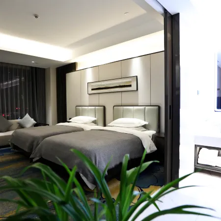 Qianxi Silk Road International Hotel (Zhangye High-speed Railway Station)