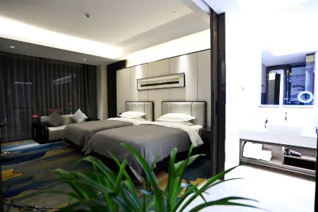 Qianxi Silk Road International Hotel (Zhangye High-speed Railway Station)