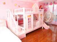 天空之城电竞主题公寓(广州番禺万达店) - 粉色小猪城堡滑梯三床房