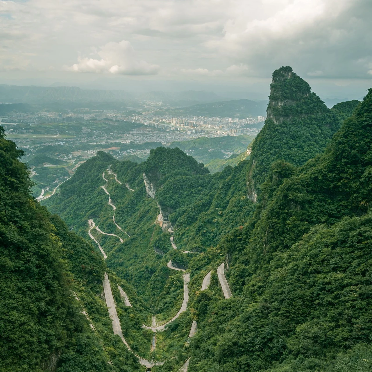 <h1>천문산 근처 호텔</h1>