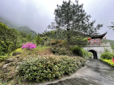 Zhuji  Torreya Manor Отели рядом с достопримечательностью «Little Tianzhu Temple»