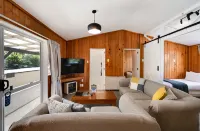 Archway Motels & Chalets Hotels in Albert Town