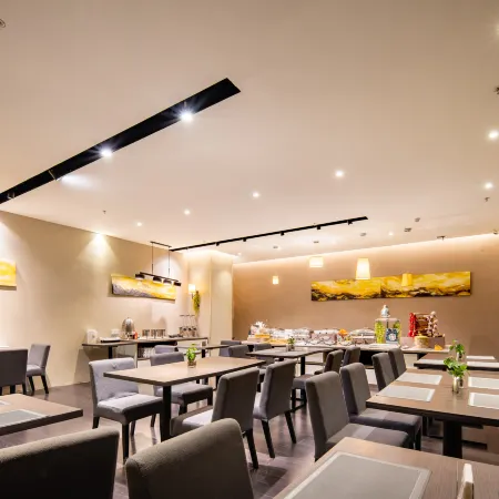 Romantic Season Yunshang Hotel (Shenyang North Station)