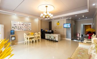 Golden Apple Hotel (Libo Ancient Town Deng Enming Square Branch)