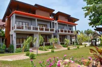 Lanta Intanin Resort Các khách sạn gần Khlong Chak Waterfall