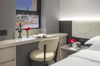 Answer Roof Garden Hotel (Sichuan University Wangjiang Campus Jiuyan Bridge) Hotels in West China Hospital and Sichuan Provincial Stadium commercial area