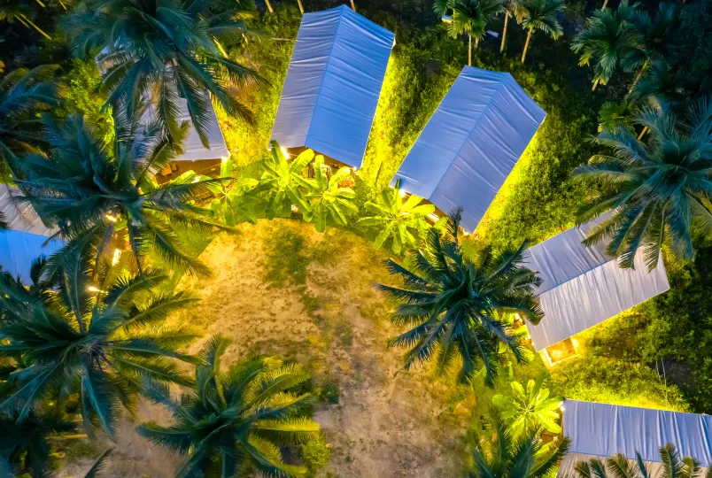 Small overseas Chinese coconut forest secret tent camp