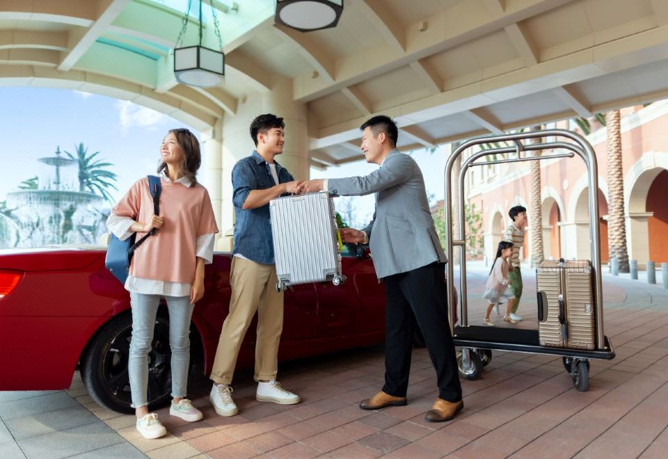 1. 더 유니버셜 스..