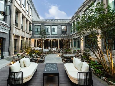 No. 8 Courtyard Homestay (Daming Lake Baotu Spring)