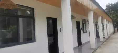 Jurong Baiyundu Homestay Отели рядом с достопримечательностью «Yuanfu Wanning Palace»