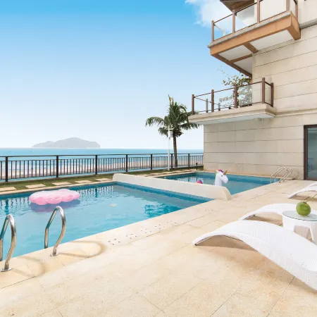 Wanning Half-Mountain Seacliff Lighthouse Pool Villa (Shenzhou Peninsula Potougang Branch)