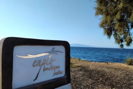 En Plo Boutique Suites Oia Santorini