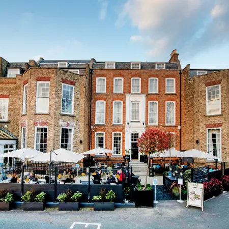 Richmond Hill Hotel Отели рядом с достопримечательностью «Стадион "Ступ"»
