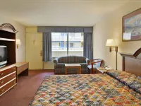 La Quinta Inn & Suites by Wyndham Myrtle Beach Hotels near Freestyle Music Park