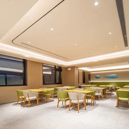 JI Hotel (Lingyuan Tianyi Square)