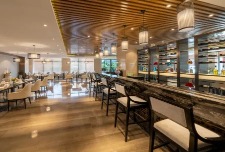 ME Yinhe International Hotel Отели рядом с достопримечательностью «Wuhan Vocational College of Software and Engineering»