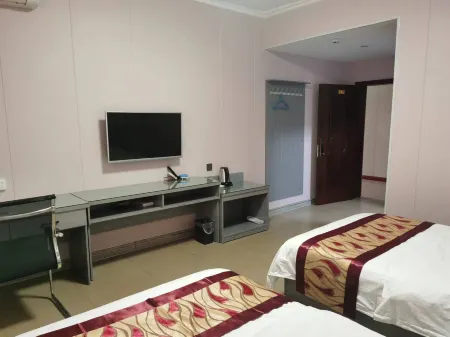 Qiemo Tazhong Town Moqin Jiayuan Express Hotel Отели рядом с достопримечательностью «Tarim Desert Highway»
