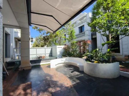 Kunming Xishanyin Hotel (Dianchi Haigeng Dam Branch) Отели рядом с достопримечательностью «Kunming Xishan Scenic Resort»